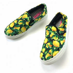 𝅺betsey Johnson Emmett lemon print sneaker loafers Size 10